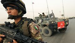 Italov platili Talibanu, aby nestleli na jejich vojky